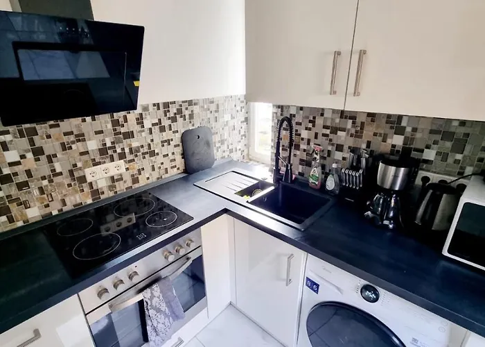 Cozy And Modern 1 Bedroom 3